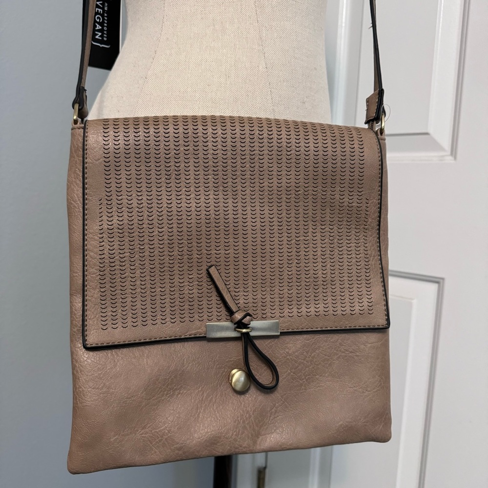 Elegant Tan Crossbody Bag